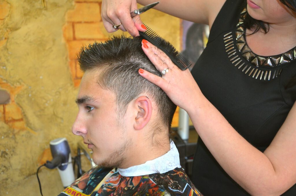 Ile zarabia fryzjerka w Polsce?